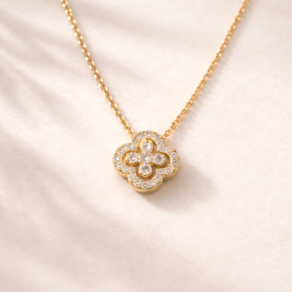 Clover Glow Necklace 2