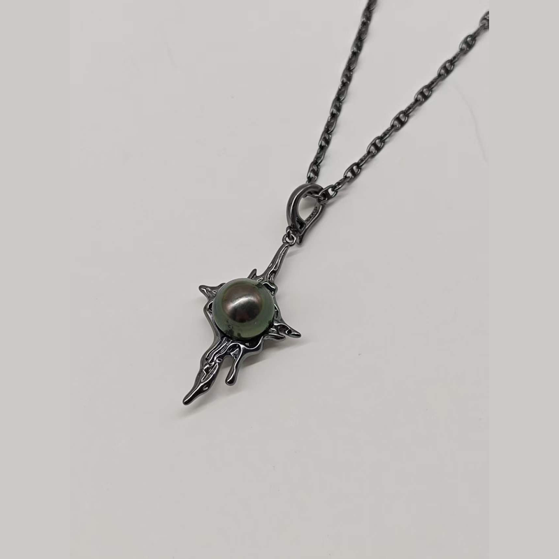 Dark Star Tahitian Necklace 3