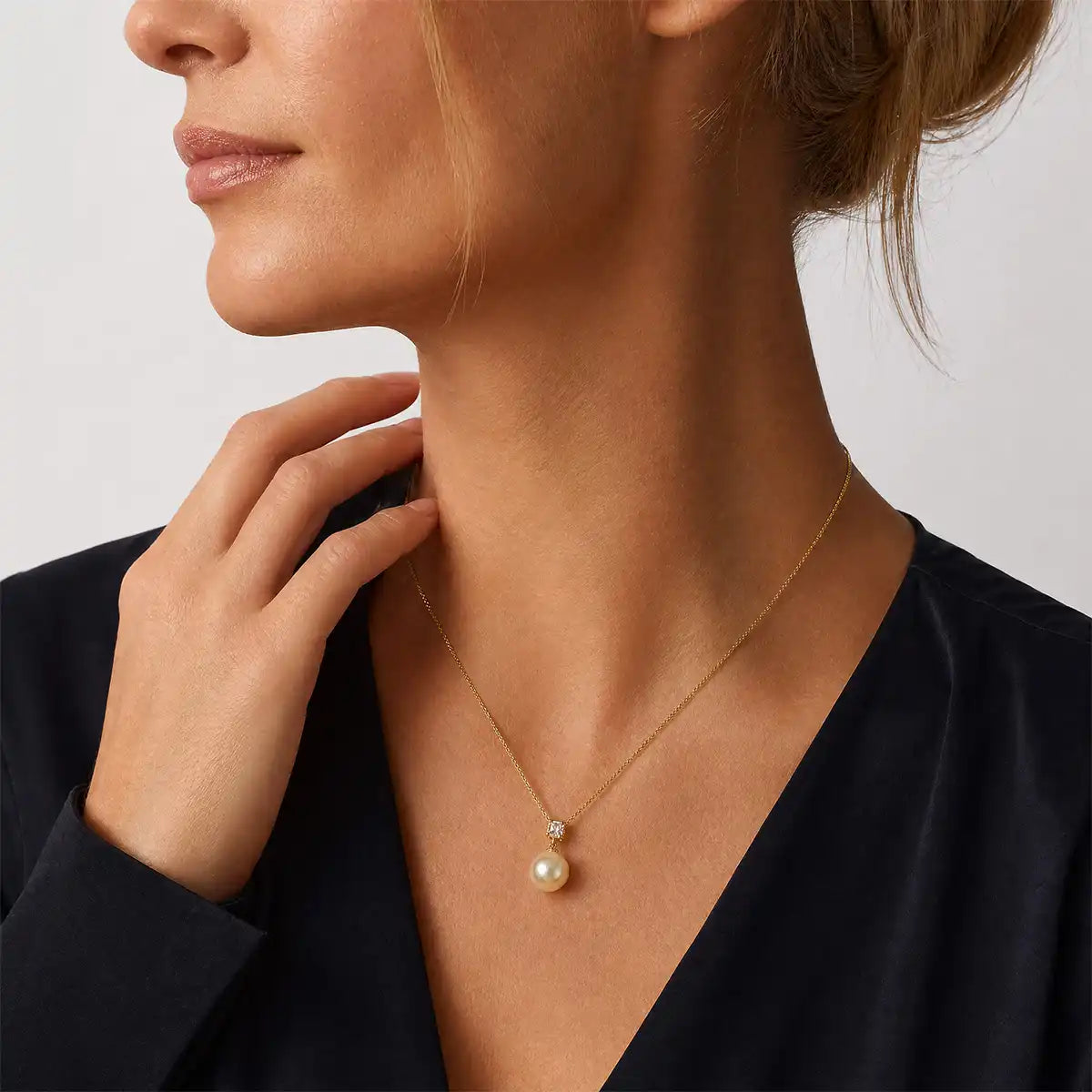 Golden Teardrop Glow Pendant 3