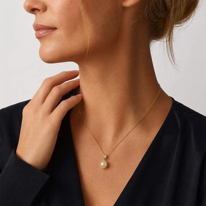 Sugar-Cube Clasp Detail