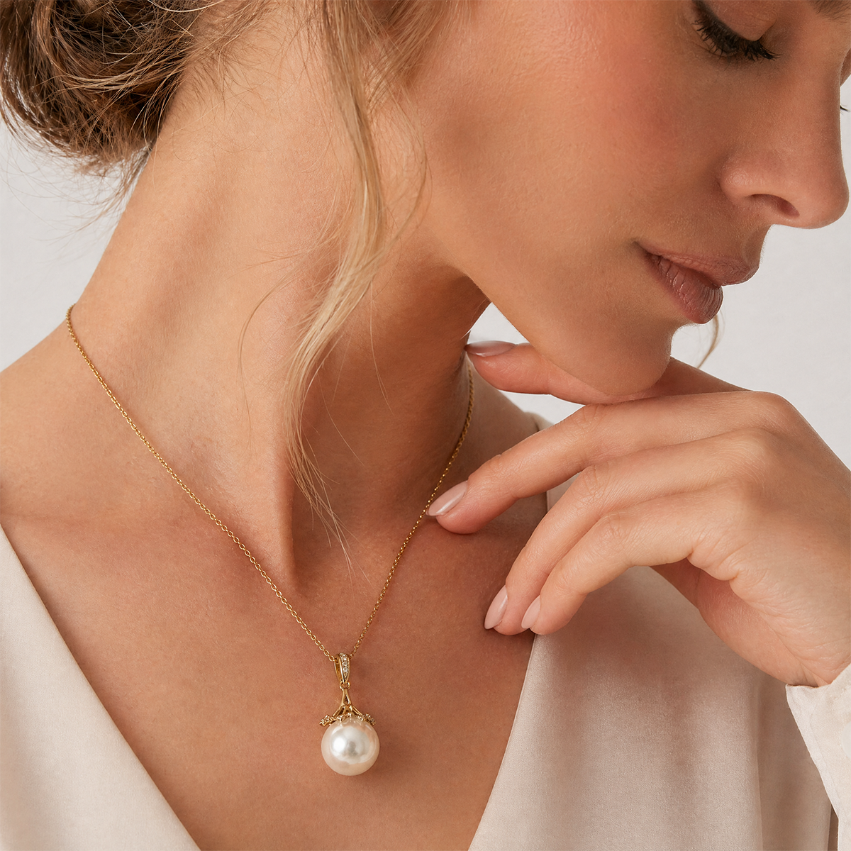 Pear Blossom Glow Necklace 3